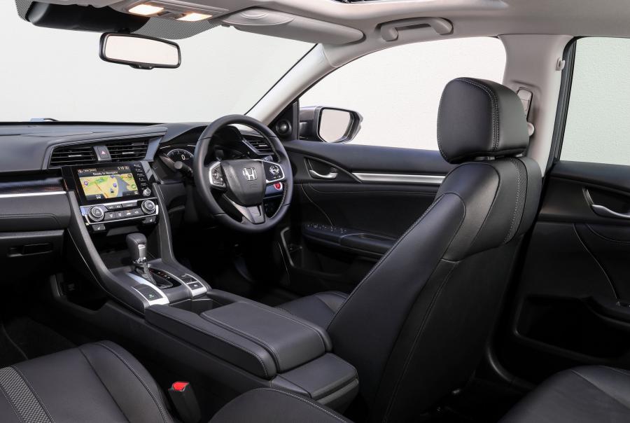 Интерьер Honda Civic VTi-LX Sedan (FC) 2019 года  (AU) (фото 7 из 28)